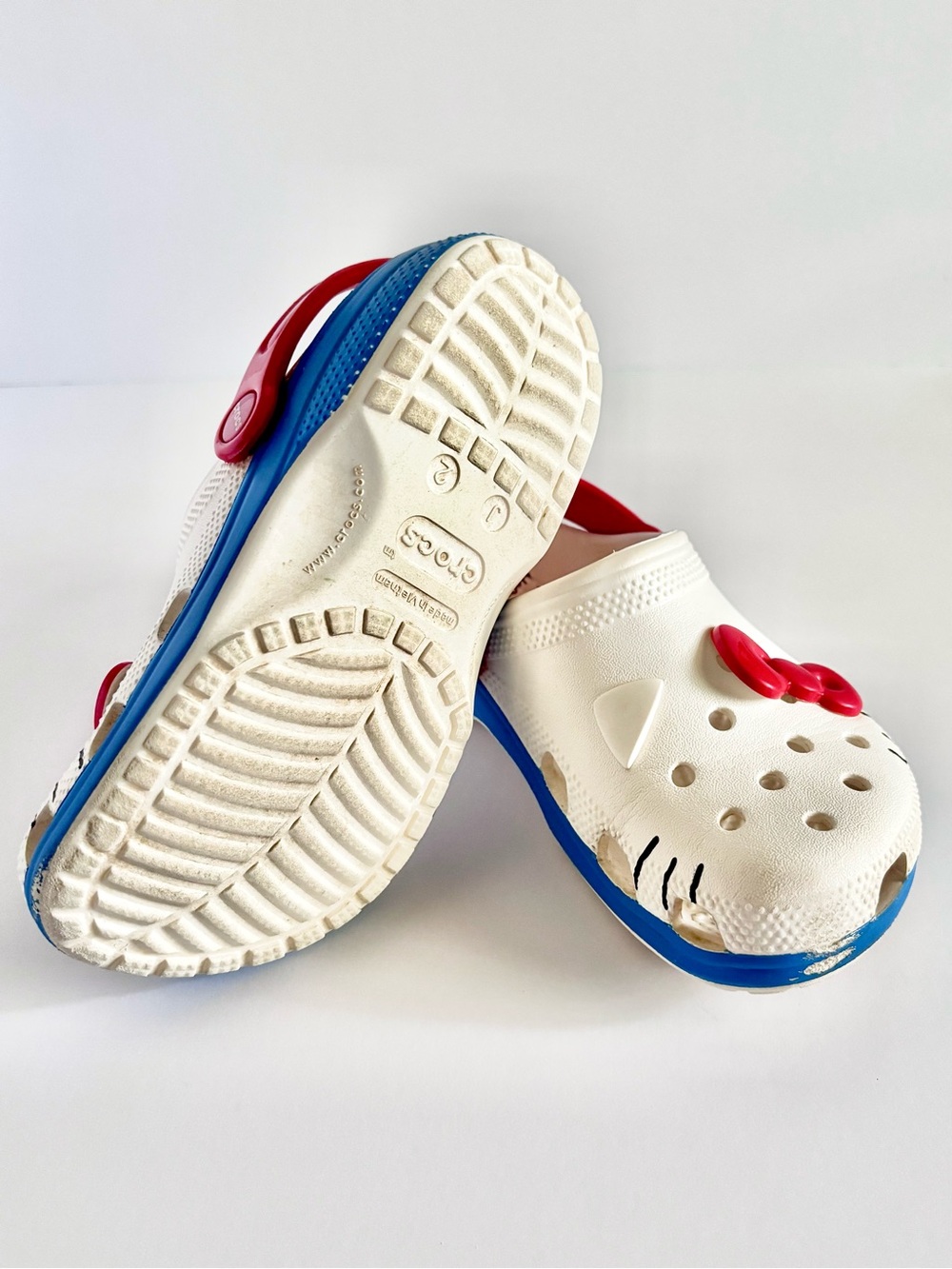 Crocs x Sanrio Hello Kitty Classic Clog Kids/Youth/Big Kids J2 Cream/Red GUC - Picture 11 of 16